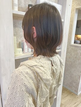 キャアリー(Caary) 福山市Caaryオトナ可愛いくびれレイヤーボブ耳かけボブ10代20代