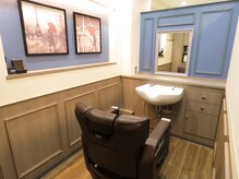 グレイスフルバーバー 赤坂見附店の雰囲気（お会計もお席で。ゆったりくつろぎの完全個室が6席あります。）