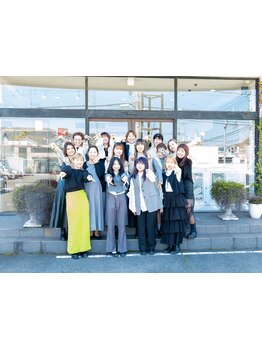 とにかく仲の良い女性スタッフが、心地よいチームワークで、あなたのなりたいヘアスタイルを叶えます♪
