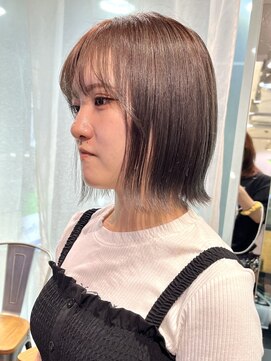 ヘアーアンドメイク ビス(HAIR&MAKE bis) アッシュシルバー/ブリーチ2回~/透明感カラー【黒田あさみ】