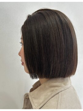 クベル(Kuvel) オリーブアッシュ柔らかボブ_30代40代50代60代におすすめ