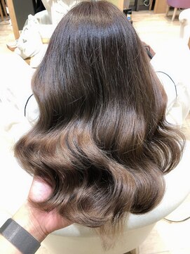 オリーブ艶カラー大人透明感柔らか質感ヘア