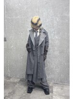 オーン 渋谷(OOn) ホワイトブロンド×ブラックのボーダーデザイン