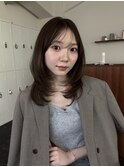 ミディアムレイヤー　レイヤーカット　グレージュカラー