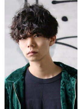 ネイビー(NAVY) 〈綾野剛 風〉カリアゲ×センタースパイラル クローズマッシュ