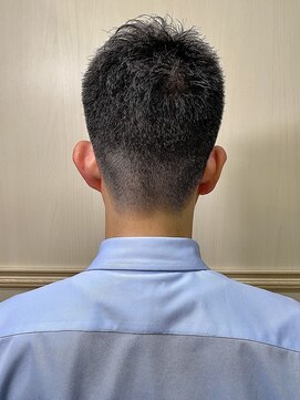 グレイスフル バーバープラチナム 六本木店(Graceful Barber platinum) 刈り上げサイドグラデーションアップバングビジネスヘア