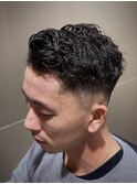 サイドグラデーションフェードショートシルバーカラーかき上げ