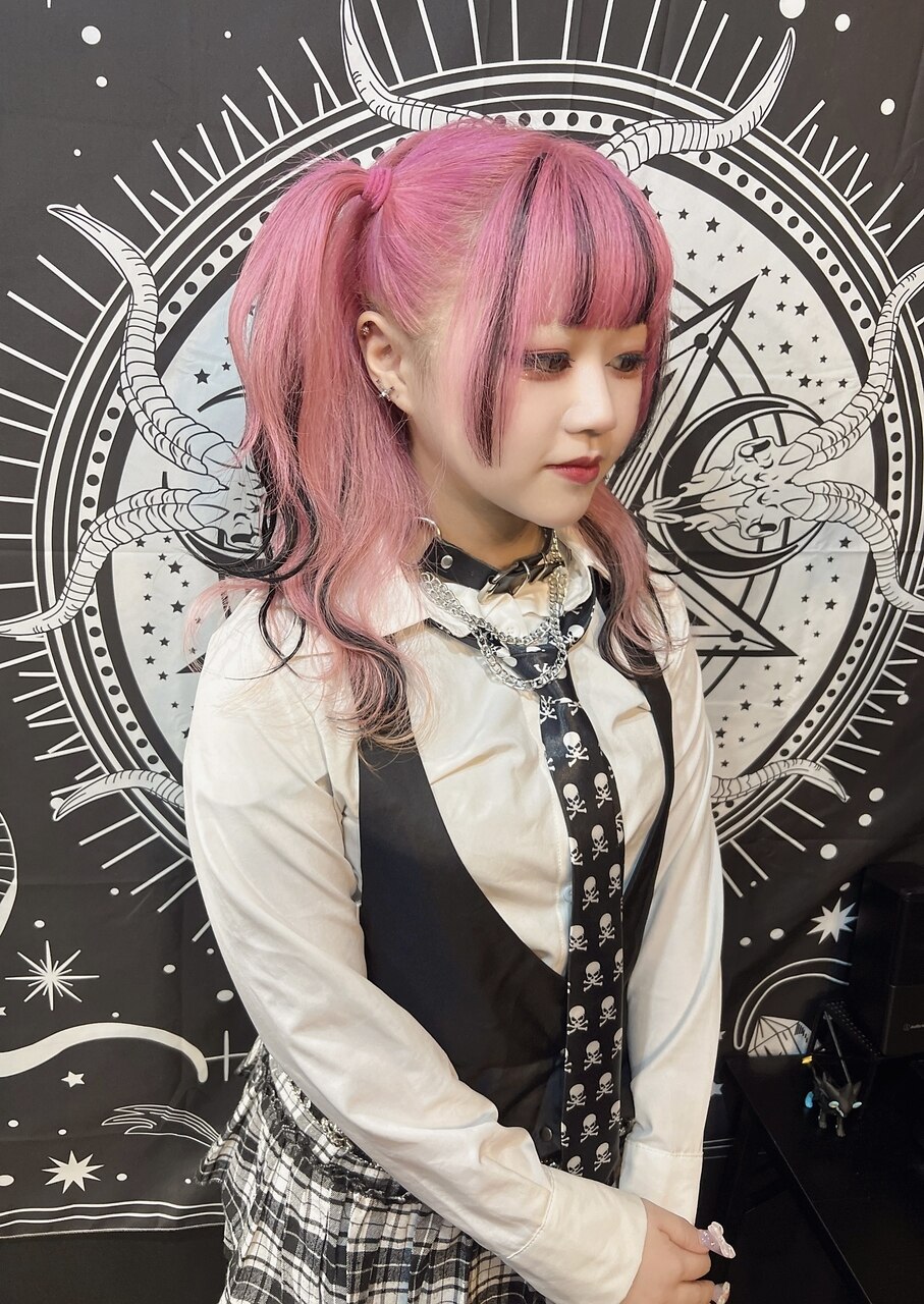 ピンクカラー 黒メッシュ 派手髪 プリーチ ハイトーン：L185826098