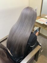 ガルボ ヘアー(garbo hair) ハイトーン 10代 20代 シルバー グレー ブリーチ ダブルカラー