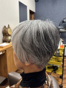 パオちゃんの美容室 グレイヘアー×アシメショート