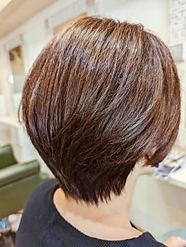 普通のカラーと遜色ないカラー技術☆白髪染め、グレイカラーだけでなくおしゃれに染める技術が強み◎