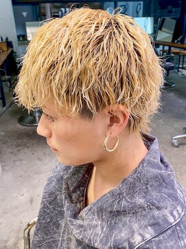 アルバム 新宿(ALBUM SHINJUKU) フェザーパーマサーフカール刈り上げセンターパート_ba566881