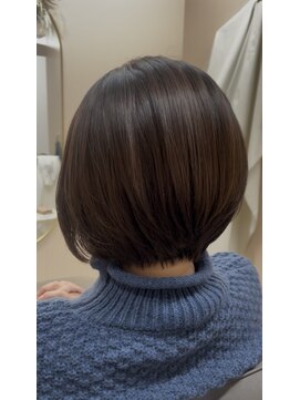 アンジュール コロレ(1//jour colore) 大人のショートボブ