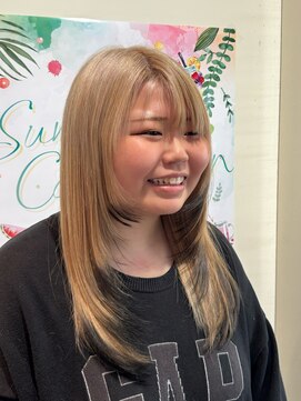 アウラ(AURA) ミルクティーベージュエンドカラーレイヤーカットハッシュカット