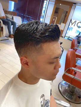 グルーマーズトウキョウ(GROOMER/S TOKYO) 【GROOMERS 稲田】 サイドパート フェード  スペインカール