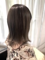 ツムグ 代官山 中目黒(TUMUGU)&nbsp;大人可愛い脱白髪染めハイライトホワイトグレージュこなれミディ