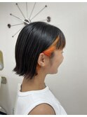 バッサリカット、パッツン外ハネボブ　オレンジカラーで個性的に