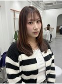 下ろして可愛いミディアムローレイヤー