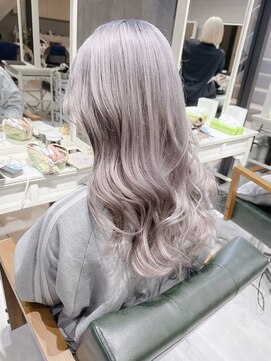 デイズ(days) ホワイトシルバーカラーロングヘア/ハイトーンカラー