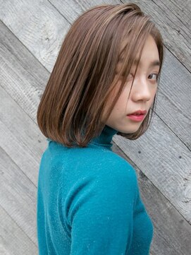 ルティア(Lutia) センターパート   ワンレンボブ   アッシュカラー ☆
