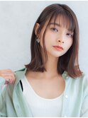 パッツンボブの外ハネロブ シースルーバングとココアベージュ