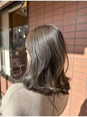 切りっぱなしスタイル◎グレージュカラー