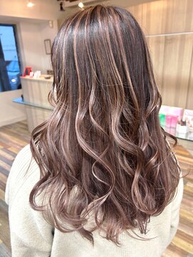 ラヴィエール(LAVIERE by R-EVOLUT) ハイライトカラー　メルティカラー　レイヤーカット　白髪染め