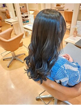コワフュールエミカ(coiffure EMIKA) 暗髪ブルージュ。