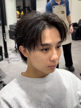 オーシャントーキョーオーバー 渋谷(OCEAN TOKYO OVER) メンズショートフェザーパーマセンターパートニュアンスパーマ