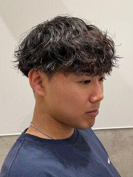 ラスト(LUAST) 波巻きスパイラルパーマセンターパート波巻きパーマメンズサロン