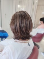 大人美人20代30代40代小顔ウルフボブ丸み外ハネハイライト