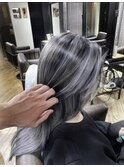 グレーベージュ レイヤーロング 前髪パーマ アッシュブラック