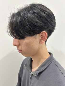 ヒュイル バイ ニアウ(Hwyl by Niau) メンズマッシュセンターパートスパイラルパーマニュアンスパーマ