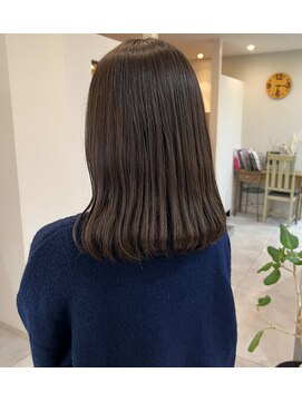 フリッカ(Flicka) オリーブグレージュ×ミディアムヘアー