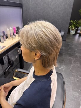 ワンフ(onef) カット×ホワイトカラー