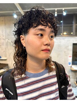 ナループロアオハナ(Nalu pu loa ohana) 海外風ウルフパーマ大きめハードパーマミディアムパーマ