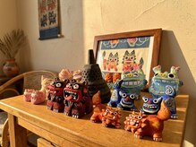 チュララ(churara)の雰囲気(南国テイストの可愛らしいシーサーたちがお出迎えいたします♪)