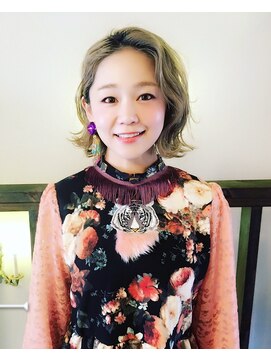 ロイ プラスアティック(roi ＋attic) 谷町6丁目美容室◇異空間美容室roi◆