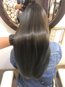 【W処理TR＋TOKIO】"4stepの集中ケア"でこれからの髪を守り健康的な美髪へ…髪の内部から補修で艶ヘアへ。