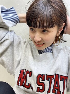 エル(EL by green) (akiko)耳かけ外ハネヘア×パツンとバング