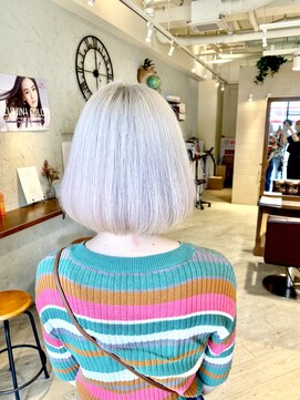 リー ヴィータ 上新庄(Lee Vita) ハイトーンベージュ×ホワイトベージュ×ホワイトアッシュカラー