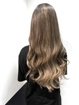 イリ 梅田(ili)&nbsp;ハイライトアッシュベージュ