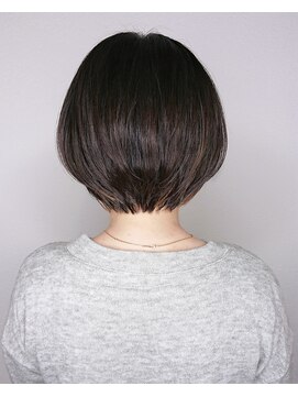 カーサ(CASA) ☆ 前下がりショートボブスタイル ☆