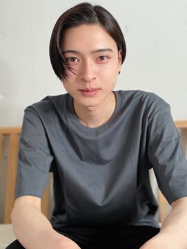 ハニーシブヤ(HONEY shibuya) 前下がりサイドパートモードショート/ネープレス/黒髪