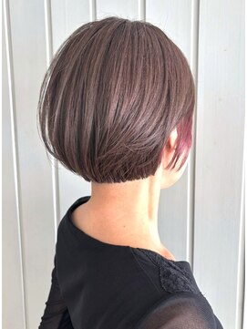 アンド アノン(and anon) ピンクインナーカラー　ショートレイヤーボブ　丸みボブ　美髪