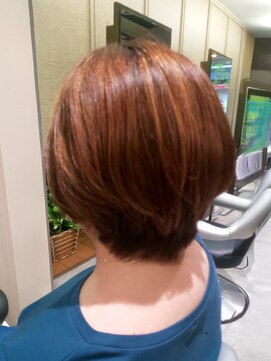 ユーアンボワーズ(U-AMBOISE) 白髪ぼかし艶ショート【寝屋川/髪質改善/白髪ぼかし】