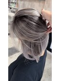 レイヤーボブハイライトブリーチレイヤーハイトーングレージュ