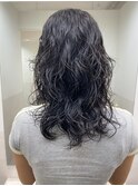 黒髪ロングパーマ