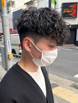 スペインカールスパイラルパーマツイストパーマフェード短髪
