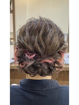 アトリエ リッツ(ATELIER RITZ) ヘアセット～4950円。金箔、飾り等はご持参ください。